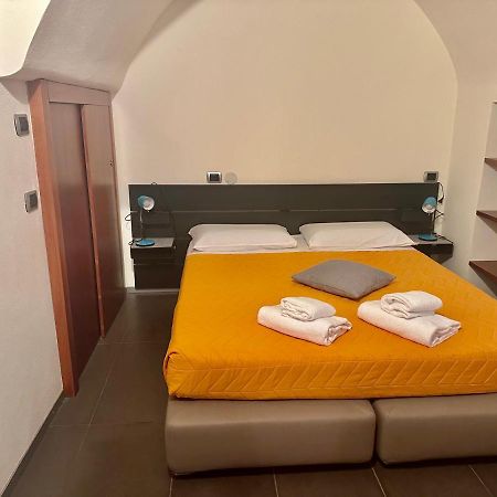 Feel - Luxury Duomo Suite Бергамо Екстериор снимка